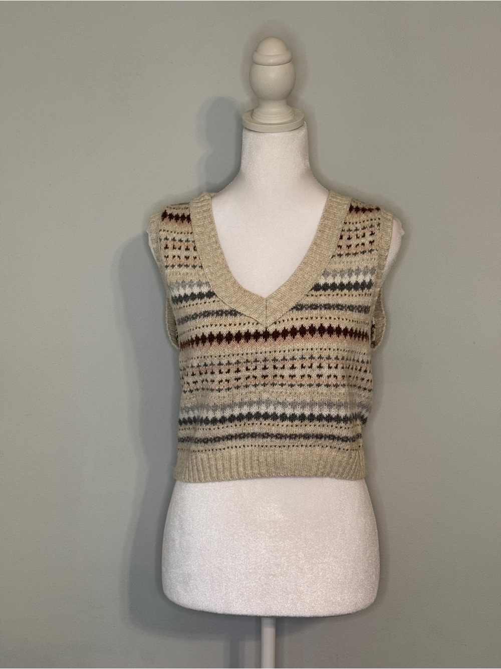American Eagle semi cropped sweater tank